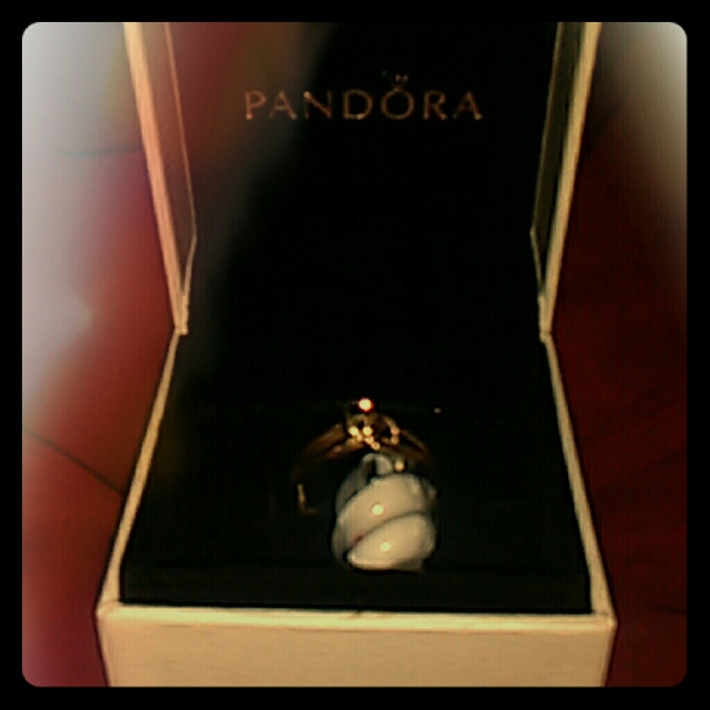Pandora ring with box (gold)